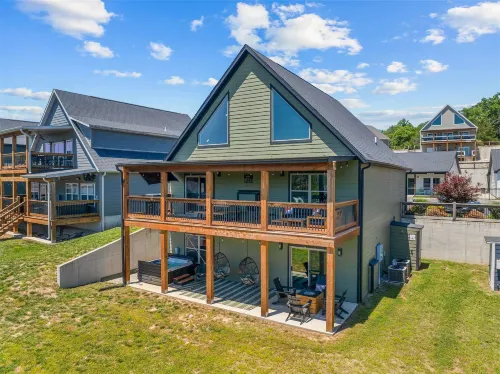 Green Wood Getaway for 18