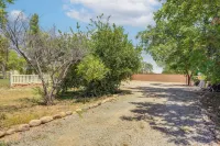 Private Acreage, Pet-friendly Yard! Gilbert Haven - Homestays