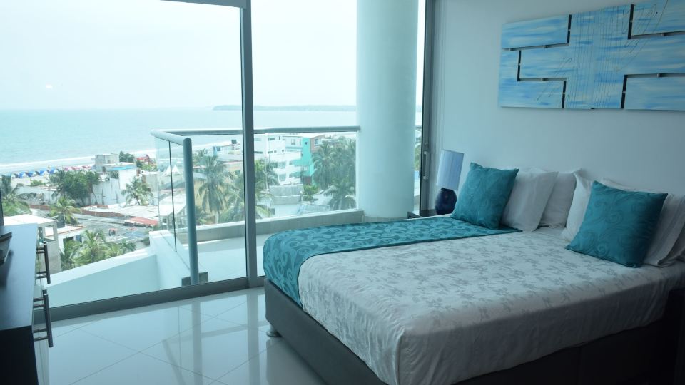 Modern 3 Bedroom Apartment with Sea-Beach View