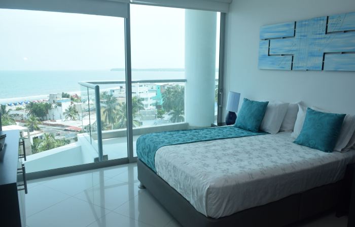 Modern 3 Bedroom Apartment with Sea-Beach View