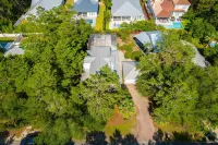 Playin Hooky 4 Bedroom Home by RedAwning - Parvekkeita