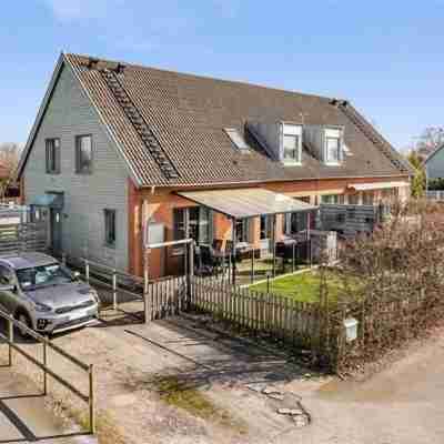 5-Bed-Rooms House with Jacuzzi, Free Parking, and 2 Toilets-Bath in Malmö Hotel Exterior