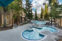 Hilton Grand Vacations Club Whistler - Hot Tub