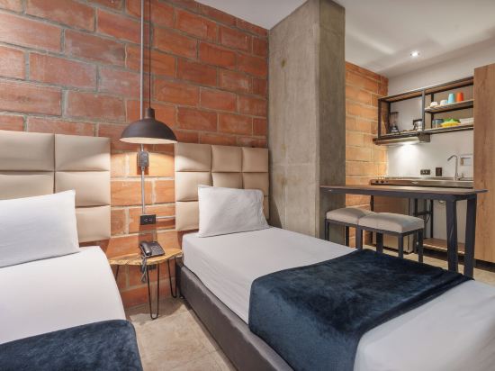 Hotel Appartments Con Piscina