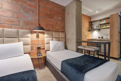 Apartments Pool and Rooftop Downtown Hotel - 2 ดาว