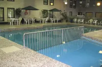 Colonial Inn - Pools