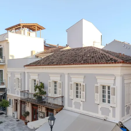 Amalie Suites