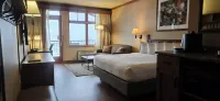 Canal Park Lodge - balcony