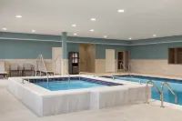 Holiday Inn Express & Suites Anchorage - Midtown by IHG - Bathtub