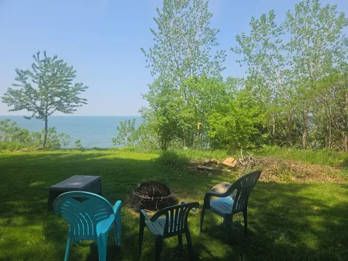 Relaxing Lakeside Getaway - Homestays