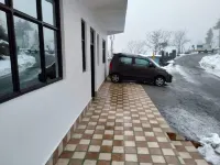 MAA Bhawani Hotel - Munsiyari - parking