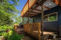 Wake Robin House - Comfortable & Close To Campus 4 Bedroom Home - balcony