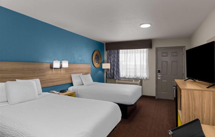 Days Inn by Wyndham Pratt