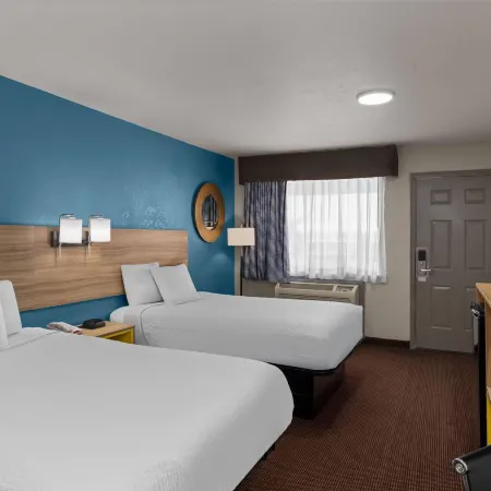 Days Inn by Wyndham Pratt