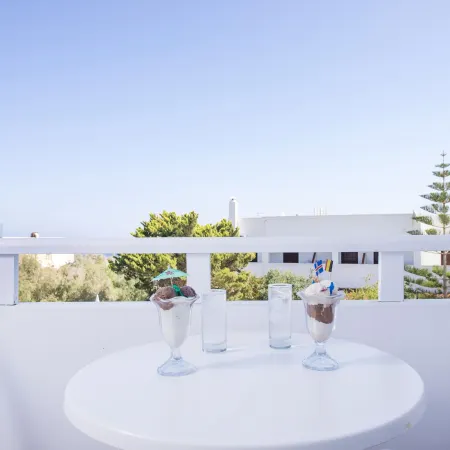 Blue Waves Suites & Apartments