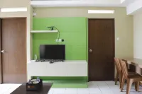 Minimalist 3Br Gateway Cicadas Ahmad Yani Apartment by Travelio - Homestays