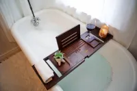 Charming Victorian Duplex 3Br Sleeps 10 3 Bedroom Home - 4-Star