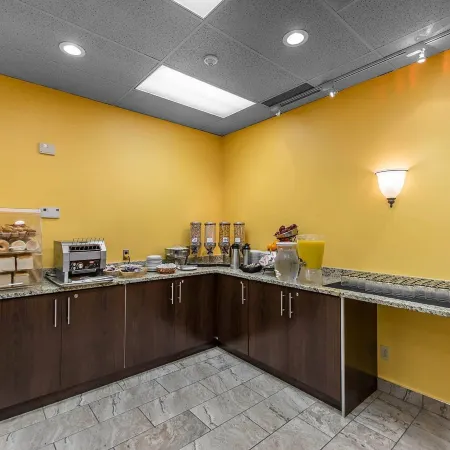 Quality Inn & Suites Bay Front