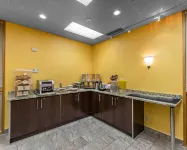 Quality Inn & Suites Bay Front - Bãi đậu xe