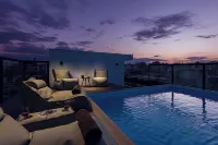 Zea Urban Living - Pools