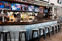 Evergreen Lodge at Vail - bar