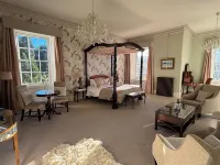 Carberry Tower Mansion House and Estate - С баром