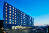 Courtyard Luton Airport - พร้อมWifi