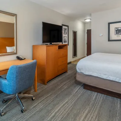 Hampton Inn & Suites Nashville-Vanderbilt-Elliston Place Các khách sạn gần Công viên Centennial