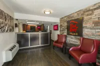 Red Roof Plus+ St Louis - Forest Park/ Hampton Ave - 2 stjerner