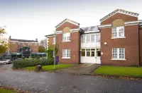 Premier Inn Stockport Central - Parking