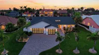 Latitude 26° Luxury Retreat by Avantstay Waterfall Pool + Private Dock - WiFi