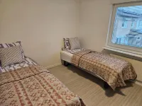3Br House, Sleeps 7 with Balcony-Garden-BBQ-Freep - balkon