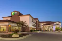 Holiday Inn Express & Suites SALT LAKE CITY-AIRPORT EAST by IHG - Mountain View