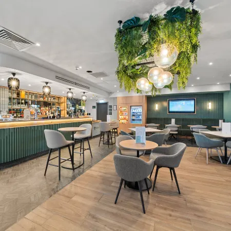 Holiday Inn London Luton North by IHG