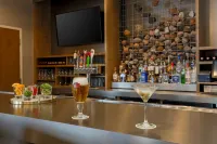 DoubleTree by Hilton Evansville - bar
