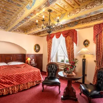 Hotel U Zlatého Stromu Prague by Bhg Отели рядом с достопримечательностью «Карлов мост»