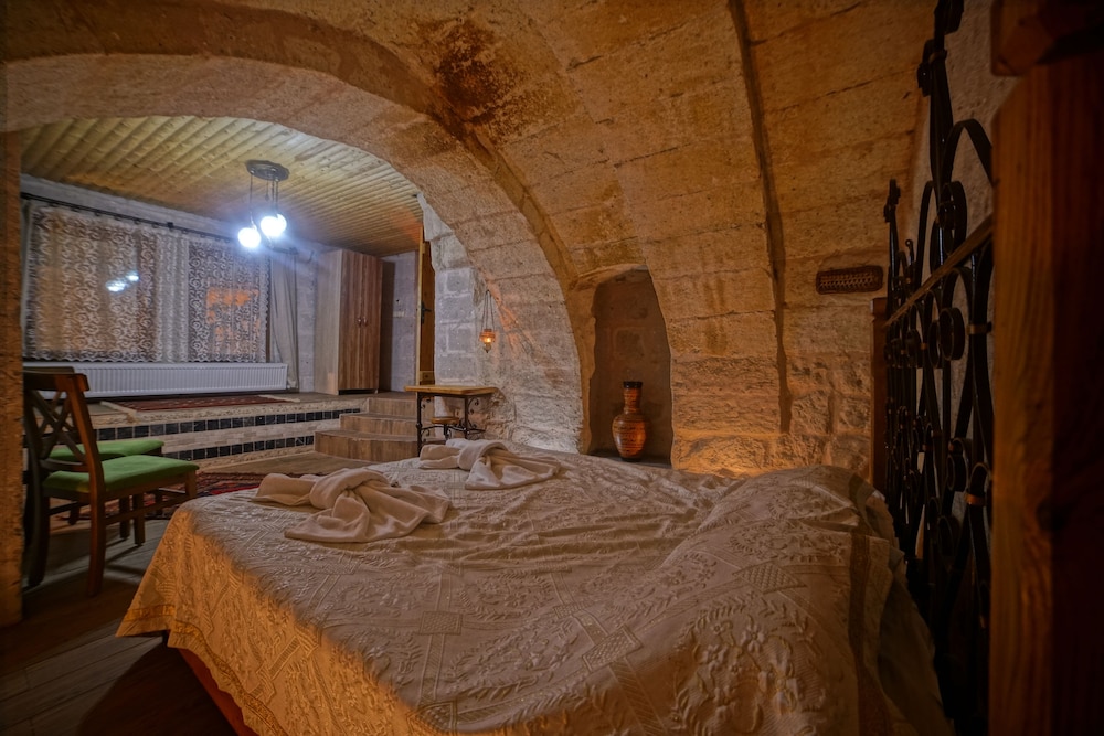 Angel Cave Suite