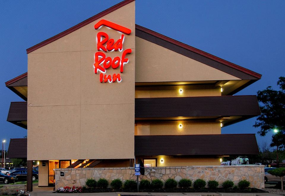Red Roof Inn Akron-Springfield Township Updated 2023 Room Price-Reviews &  Deals | Trip.com
