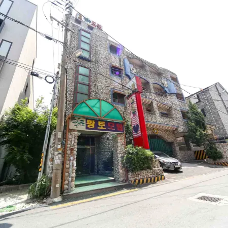Jeonju Geumamdong Hwangto Отели рядом с достопримечательностью «Парк Токчин»
