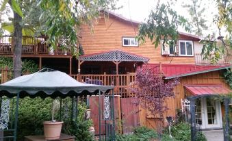 Pine Rose Inn - Housity