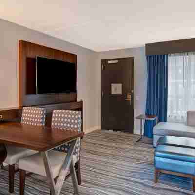 Embassy Suites by Hilton Syracuse Rooms
