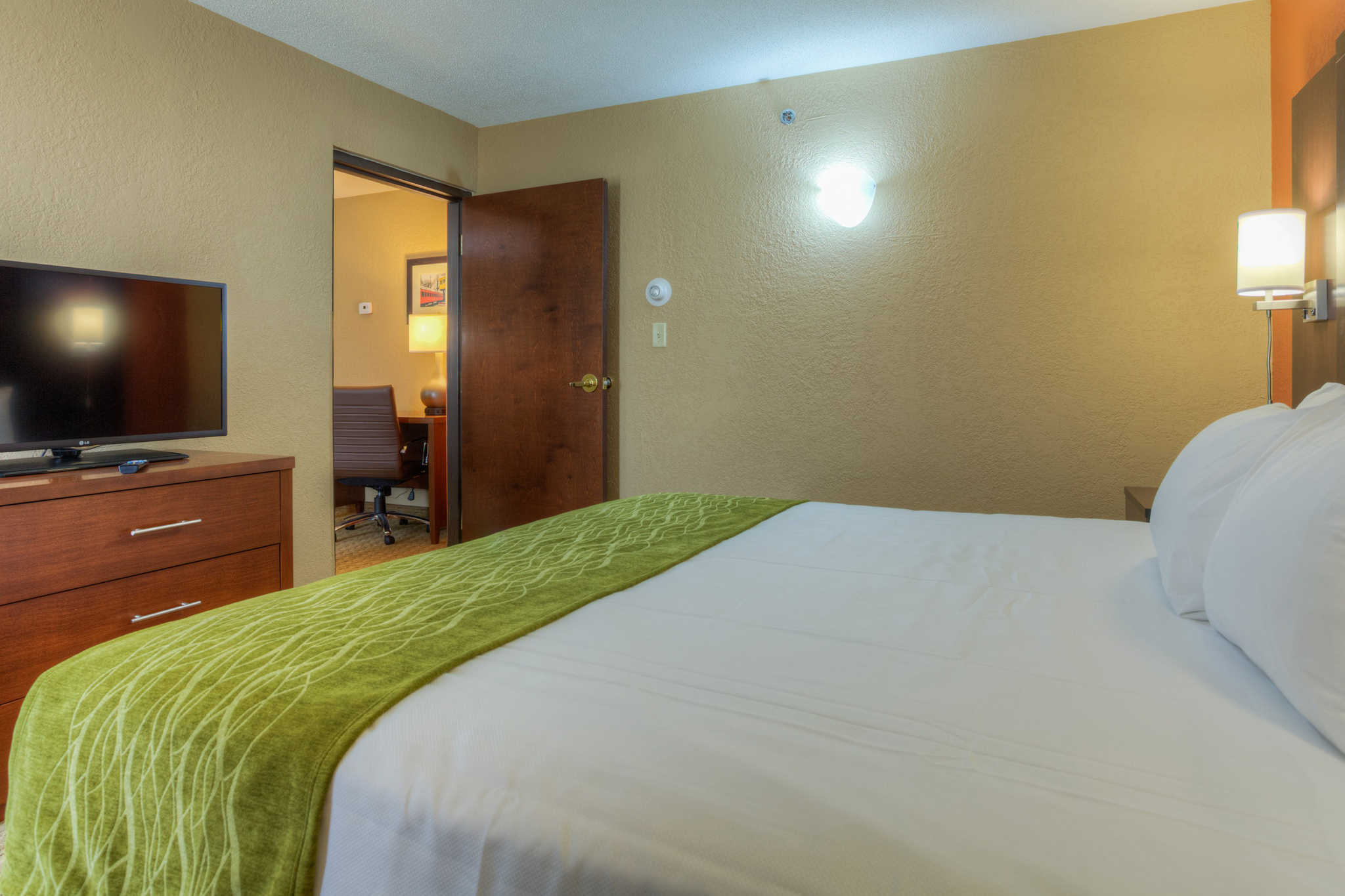 Comfort Inn & Suites Evansville Airport