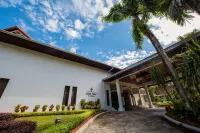 Sabah Hotel Hotel dekat Parish of St Michael & All Angels