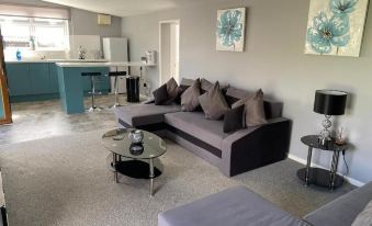The Farmhouse - Housity