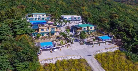 Seokmodo Haevichi Pension Отели рядом с достопримечательностью «Bomunsa Temple»