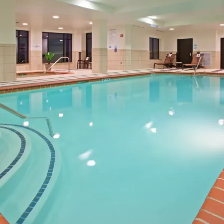 Holiday Inn Express & Suites COLUMBUS EDINBURGH by IHG