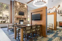 Holiday Inn Express & Suites Custer