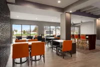 La Quinta Inn & Suites by Wyndham St Louis Route 66 - Morgenmad