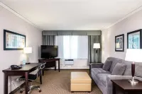 Campus Tower Suite Hotel Các khách sạn ở Edmonton