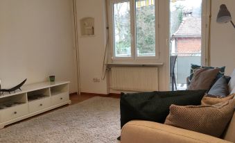 2 Zimmer Mit Balkon, Zentrale Ruhige Lage